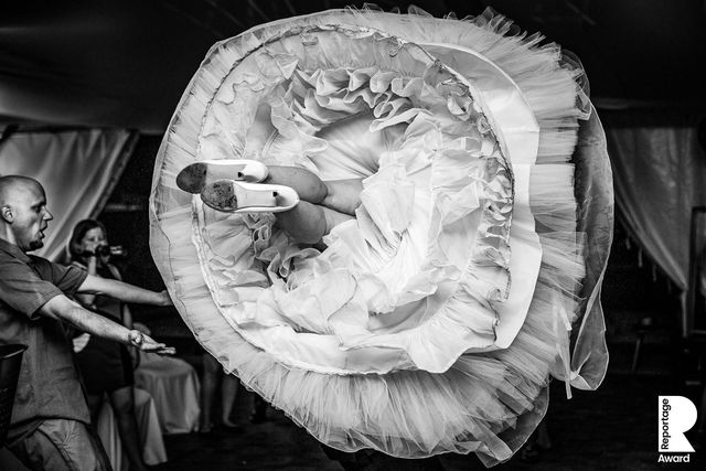 Від сліз до реготу: добірка весільних фото, які не залишать вас байдужими - фото 409274