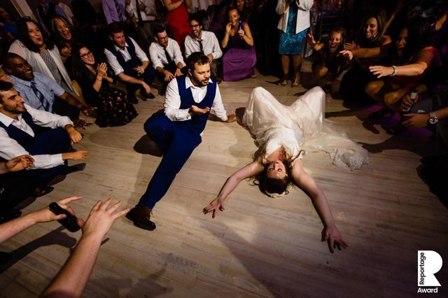 Від сліз до реготу: добірка весільних фото, які не залишать вас байдужими - фото 409278