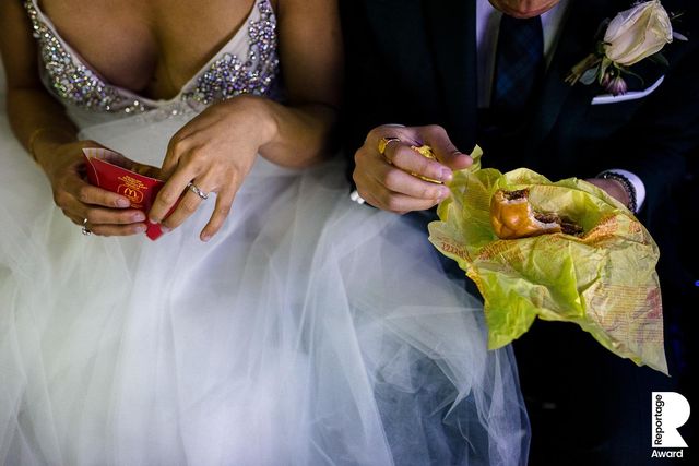 Від сліз до реготу: добірка весільних фото, які не залишать вас байдужими - фото 409281