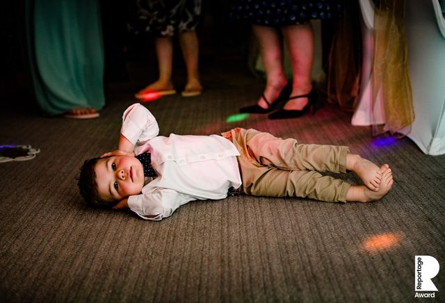 Від сліз до реготу: добірка весільних фото, які не залишать вас байдужими - фото 409282