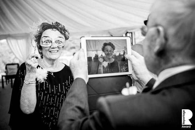 Від сліз до реготу: добірка весільних фото, які не залишать вас байдужими - фото 409286