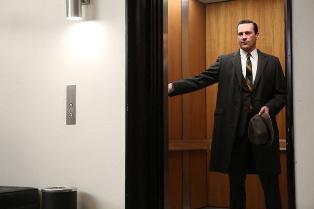 Кнопки ліфта краще натискати серветками - фото 409417