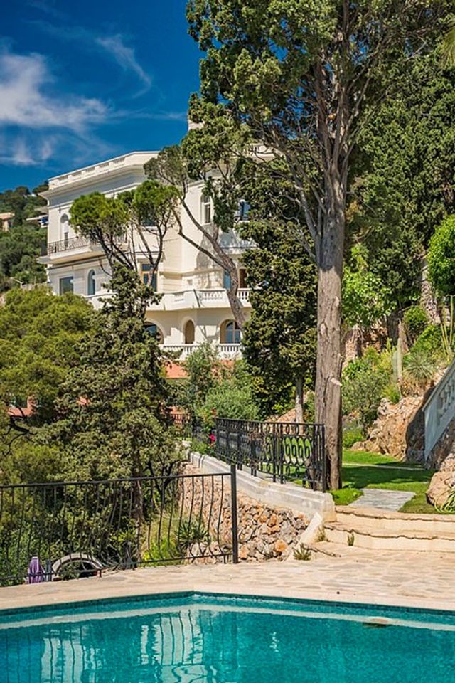 Шон Коннері продає розкішний особняк за 30 мільйонів євро - фото 409484