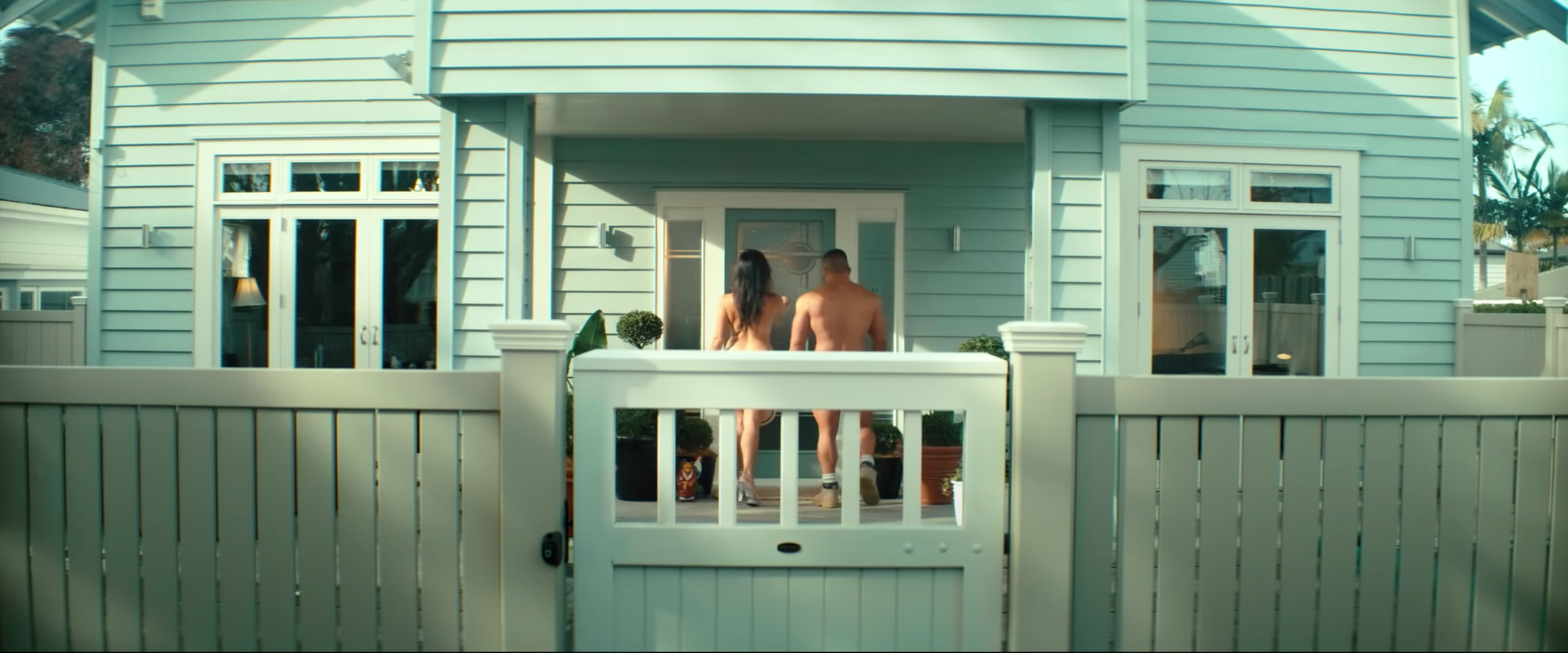 Порноактори знялись у рекламі сексуальної освіти: годі мучити правицю