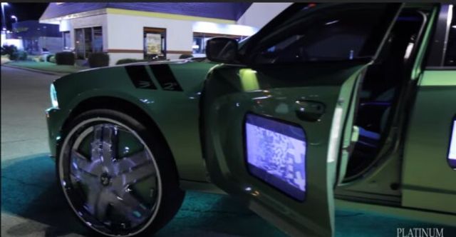 У мережі показали тюнингований Mercedes з родзинкою - фото 409592