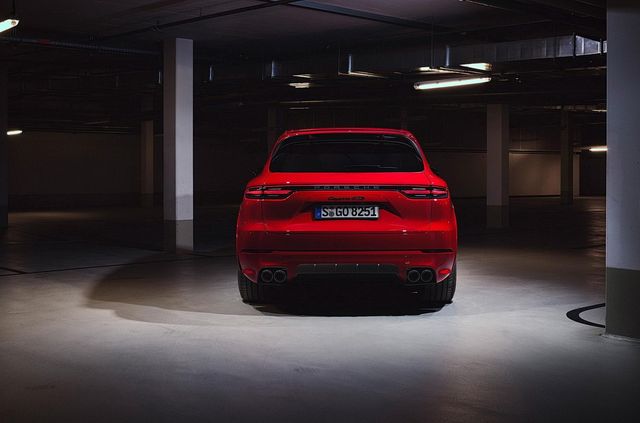 У нового Porsche Cayenne з'явилася спортивна версія GTS - фото 409847