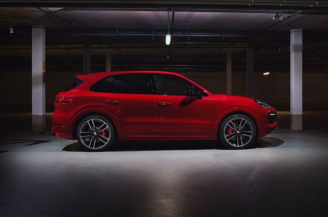 У нового Porsche Cayenne з'явилася спортивна версія GTS - фото 409849