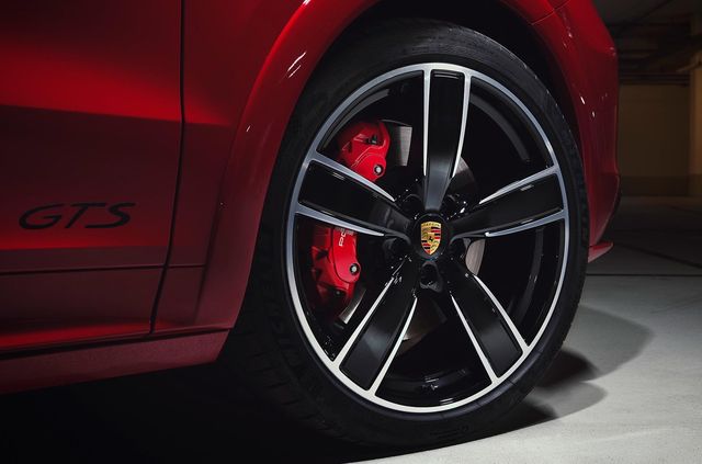 У нового Porsche Cayenne з'явилася спортивна версія GTS - фото 409850