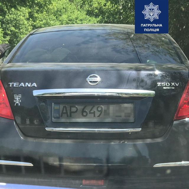 Водії заклеюють номери, щоб система автофіксації не розпізнала їх: чому це не допоможе - фото 409857