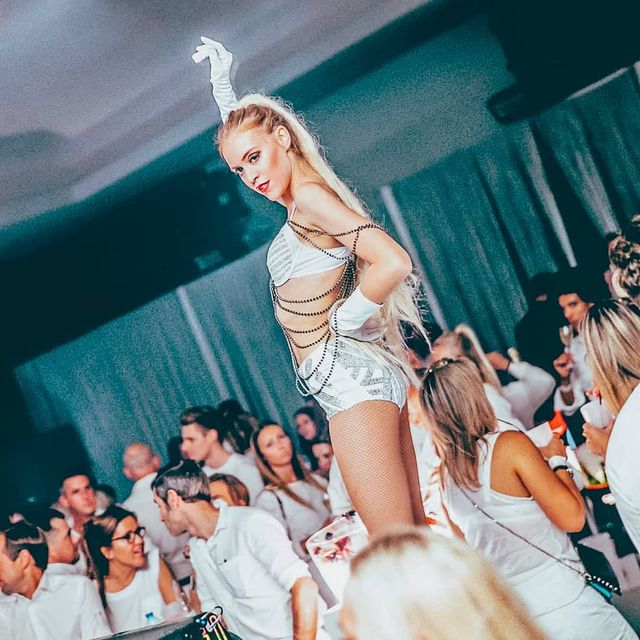 Дівчина тижня: еротична модель Стеффі Рубі, яка обожнює відриватися на фестивалях (18+) - фото 410078