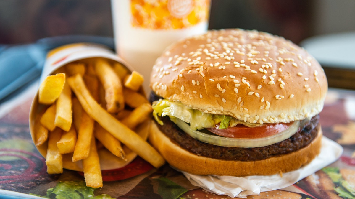 Burger King роздає безкоштовні бургери свідомим бразильцям - фото 1
