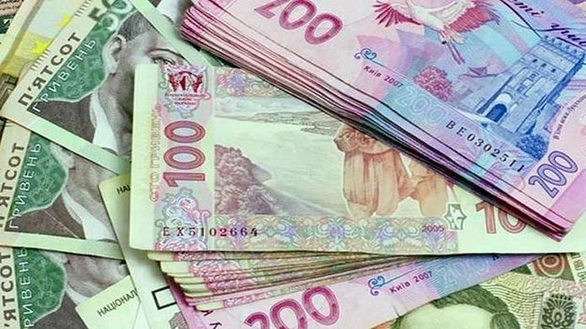 На Закарпатті банкомат видав чоловікові 40 тисяч гривень замість 4 - фото 1