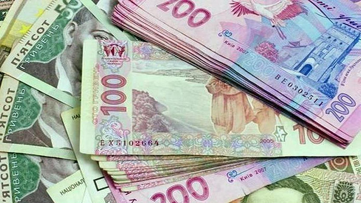На Закарпатті банкомат видав чоловікові 40 тисяч гривень замість 4 - фото 1