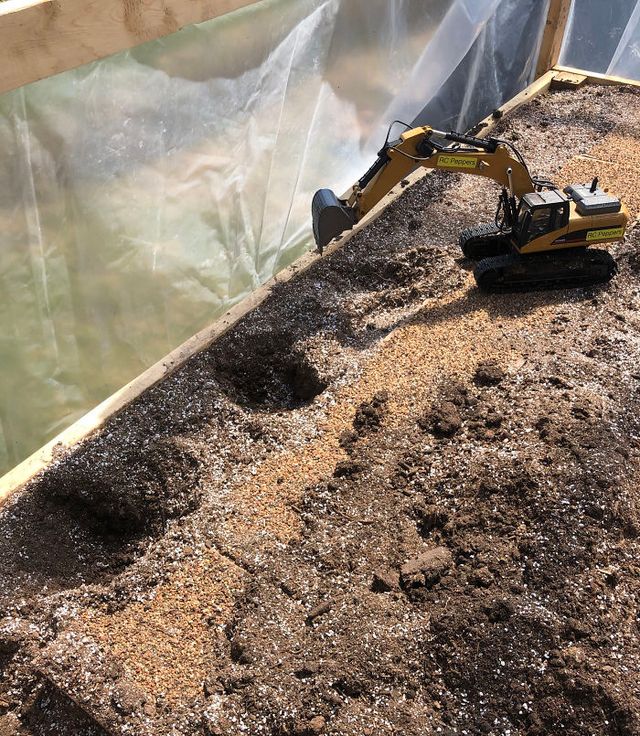 Канадець вирощує гострий перець за допомогою іграшкових вантажних машин: фото - фото 410202