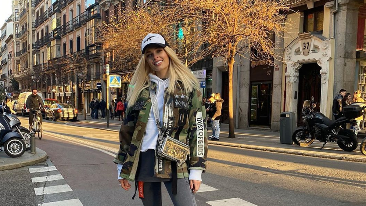 Наречена Зінченка порадувала шанувальників сексуальним знімком в бюстгальтері