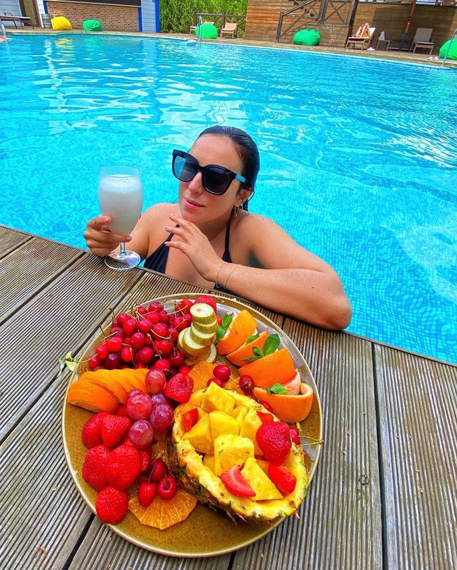 Джамала показала, як релаксує в басейні - фото 410473