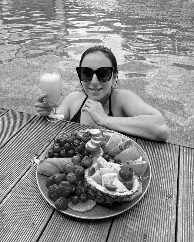 Джамала показала, як релаксує в басейні - фото 410474