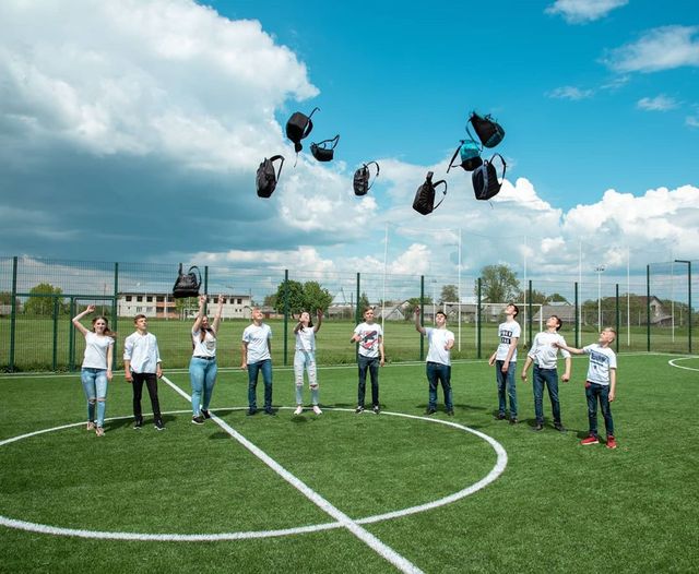 Привітання з Випускним в прозі: вітання для випускників своїми словами - фото 410499