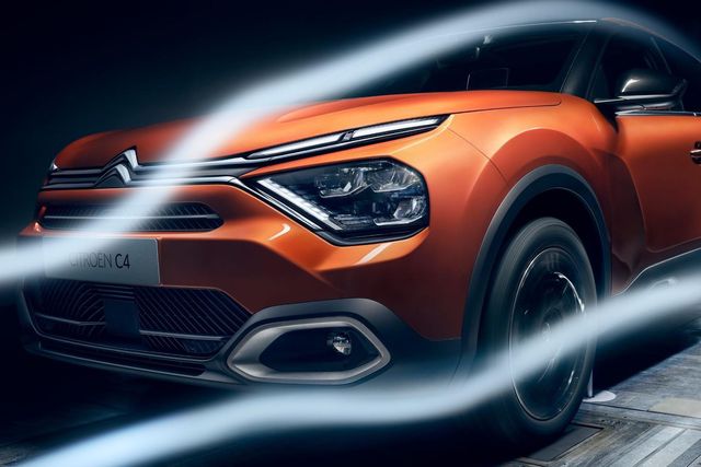 Від кросовера до електромобіля: новий Citroen C4 отримав відразу дві версії - фото 410520