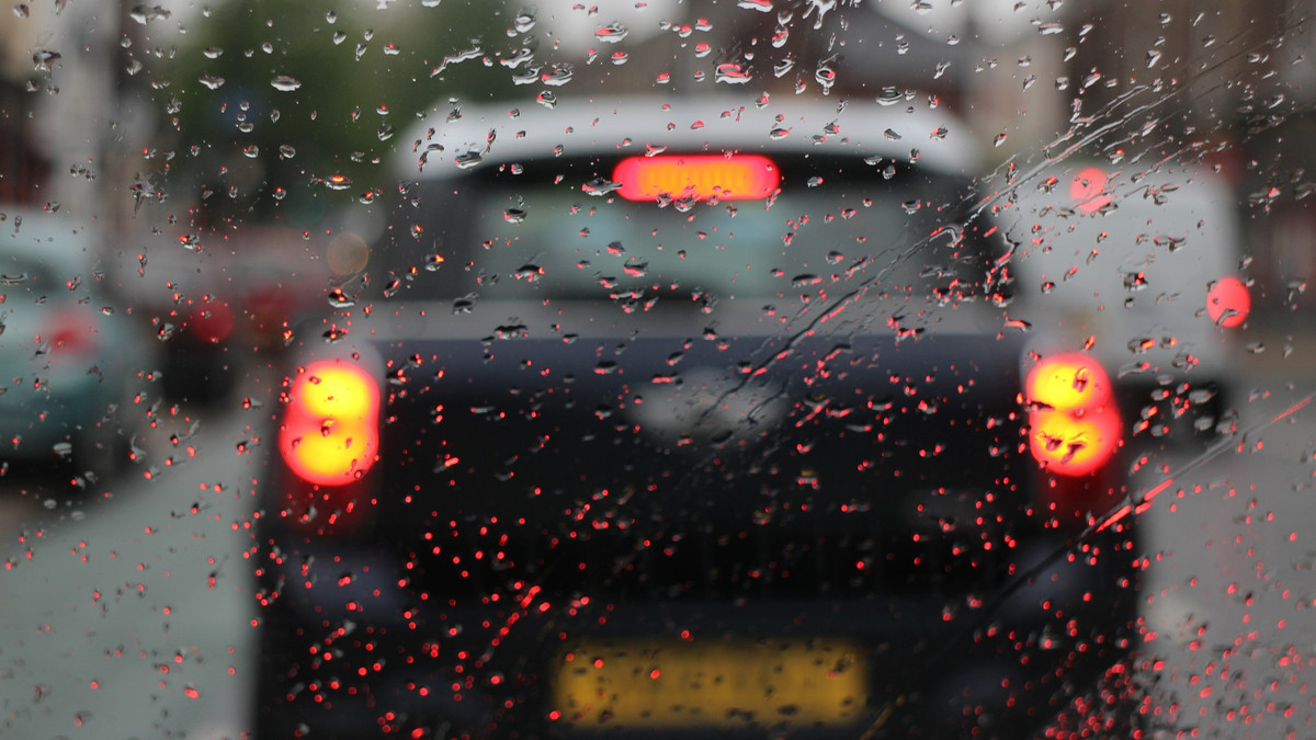 безпечна їзда в дощ - фото 1