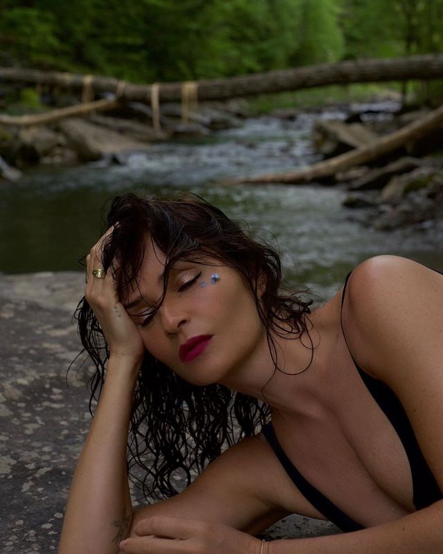 51-річна супермодель вразила мережу своїм тілом: спокусливі фото - фото 410603