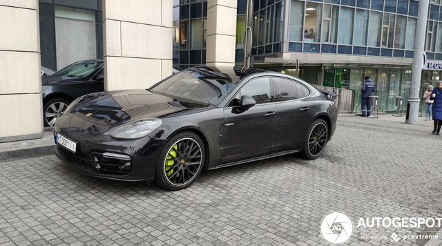 У Києві бачили Porsche за 6 мільйонів гривень - фото 410852