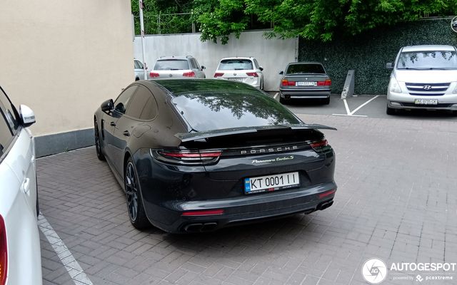 У Києві бачили Porsche за 6 мільйонів гривень - фото 410853