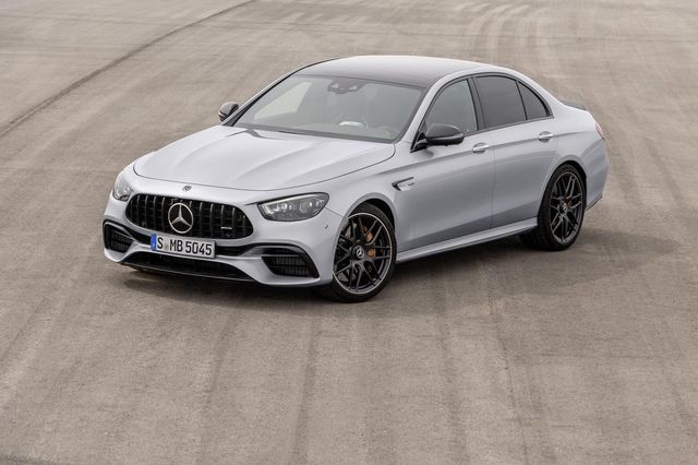 Представлено оновлений Mercedes-AMG E 63: чим здивували німці - фото 410911