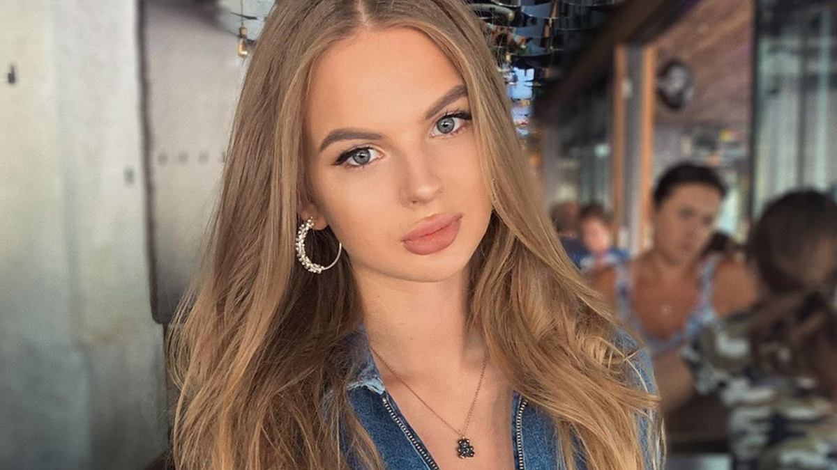 Дівчина футболіста Динамо завела шанувальників пікантним знімком в купальнику