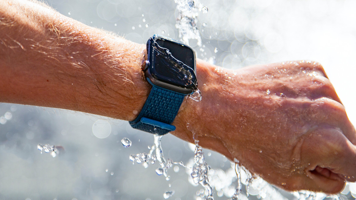 Дивіться, як Apple Watch виштовхує воду з динаміків - фото 1