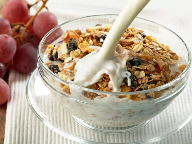 Магазинні мюслі містять багато шкідливих складників - фото 411099