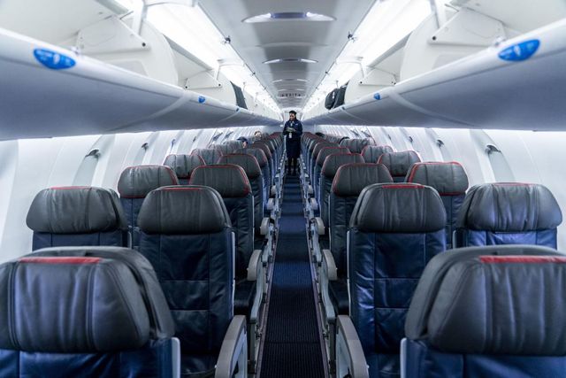 Пасажир відмовився надягнути маску на борту - фото 411117