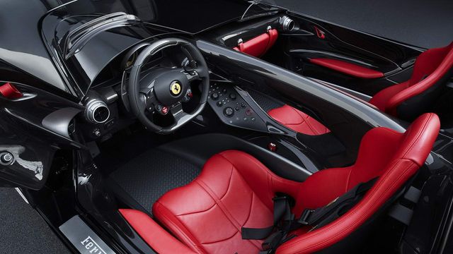 Зірка Формули-1 витратив 1,6 мільйона на авто конкурента - фото 411234