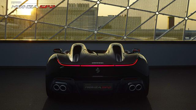 Зірка Формули-1 витратив 1,6 мільйона на авто конкурента - фото 411235