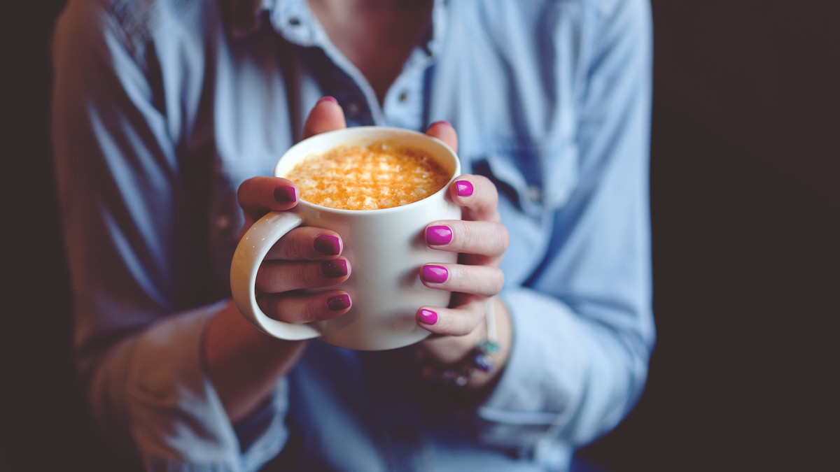Учені рекомендують пити кілька чашок кави на день - фото 1