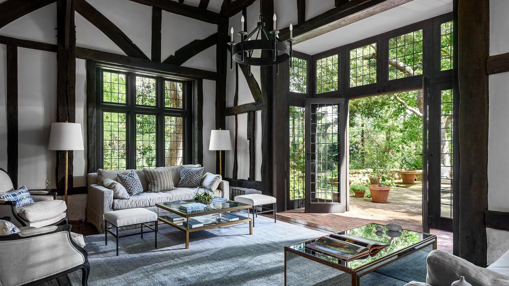 Аріана Гранде купила історичний каліфорнійський будинок телеведучої Еллен Дедженерес