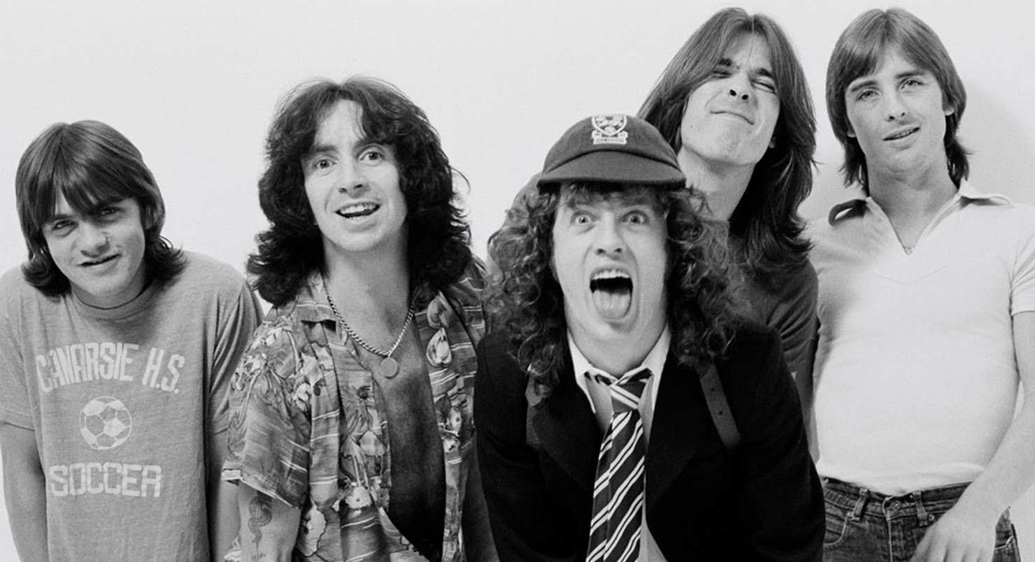 AC/DC випустить пазли з обкладинками своїх альбомів