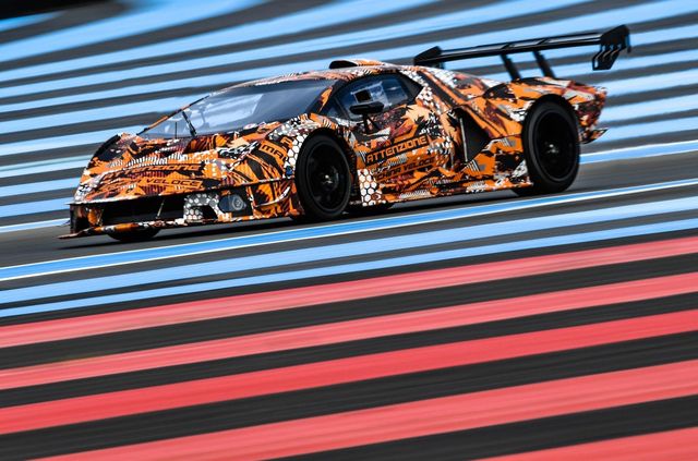 У мережі показали, як Lamborghini тестує гіперкар V12, призначений для гонок - фото 411912