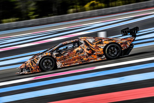 У мережі показали, як Lamborghini тестує гіперкар V12, призначений для гонок - фото 411916