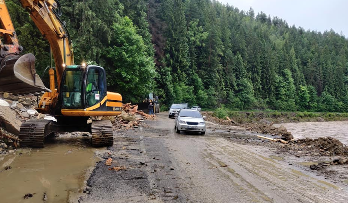 Дорога на Буковель розчищена - фото 1