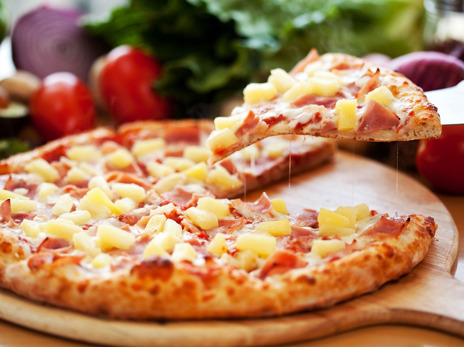 У Швейцарії запропонували заборонити називати піцу з ананасами Гавайською, і ось чому