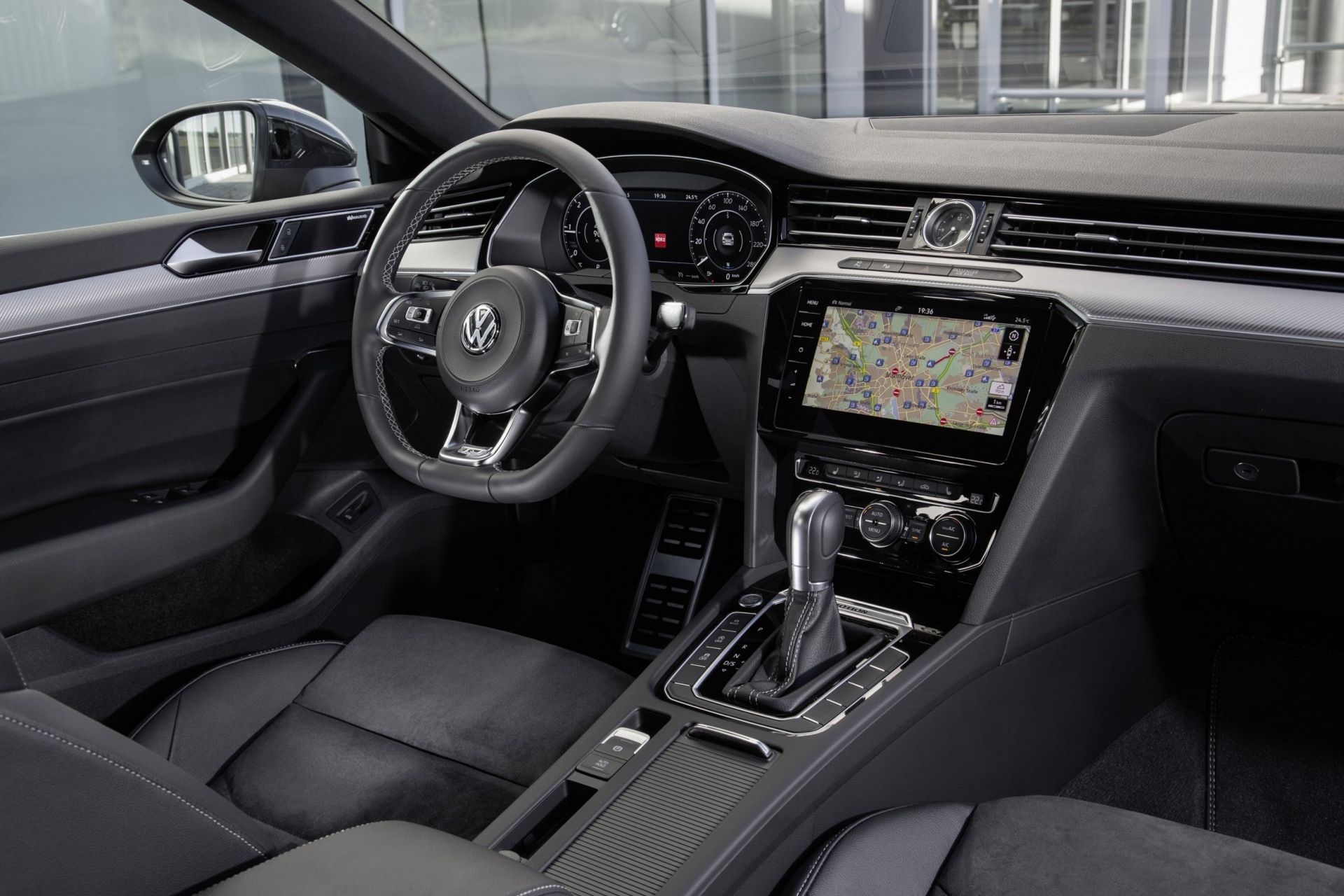 З'явився тизер з оновленим універсалом Volkswagen Arteon