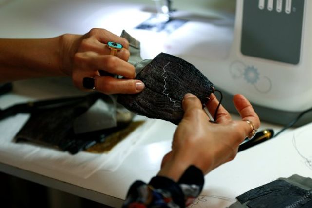 Це геніально: шеф-кухар створив захисну маску з баклажанів - фото 412071