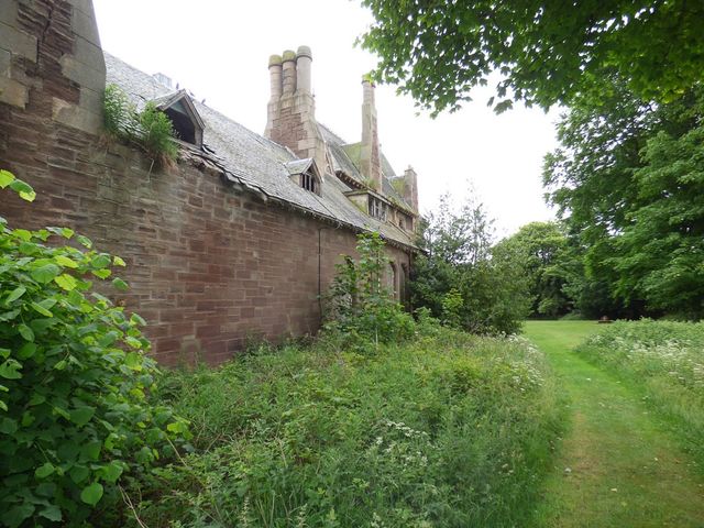 У Шотландії продають шикарний величезний замок за 1 євро - фото 412210