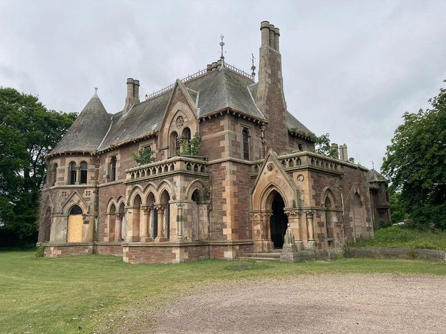 У Шотландії продають шикарний величезний замок за 1 євро - фото 412211