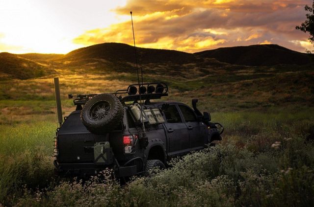 Для порятунку під час апокаліпсису: з молотка пустять круту Toyota Tundra - фото 412326