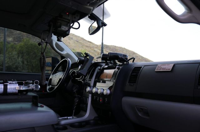 Для порятунку під час апокаліпсису: з молотка пустять круту Toyota Tundra - фото 412328