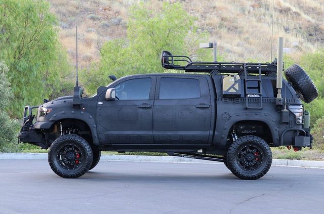 Для порятунку під час апокаліпсису: з молотка пустять круту Toyota Tundra - фото 412333