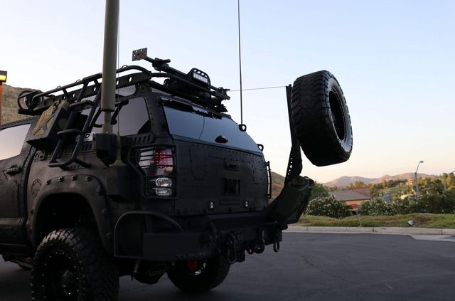 Для порятунку під час апокаліпсису: з молотка пустять круту Toyota Tundra - фото 412334