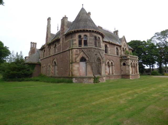 У Шотландії продається готичний замок лише за 1 фунт - фото 412392